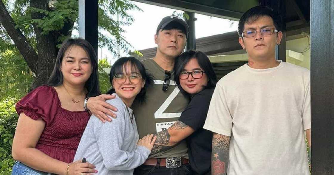 Alyssa Alvarez, nag-post ng kanilang family picture: "Nagmamahalan naman ang pamilya" Alyssa Alvarez, nag-post ng kanilang family picture: "Nagmamahalan naman ang pamilya"