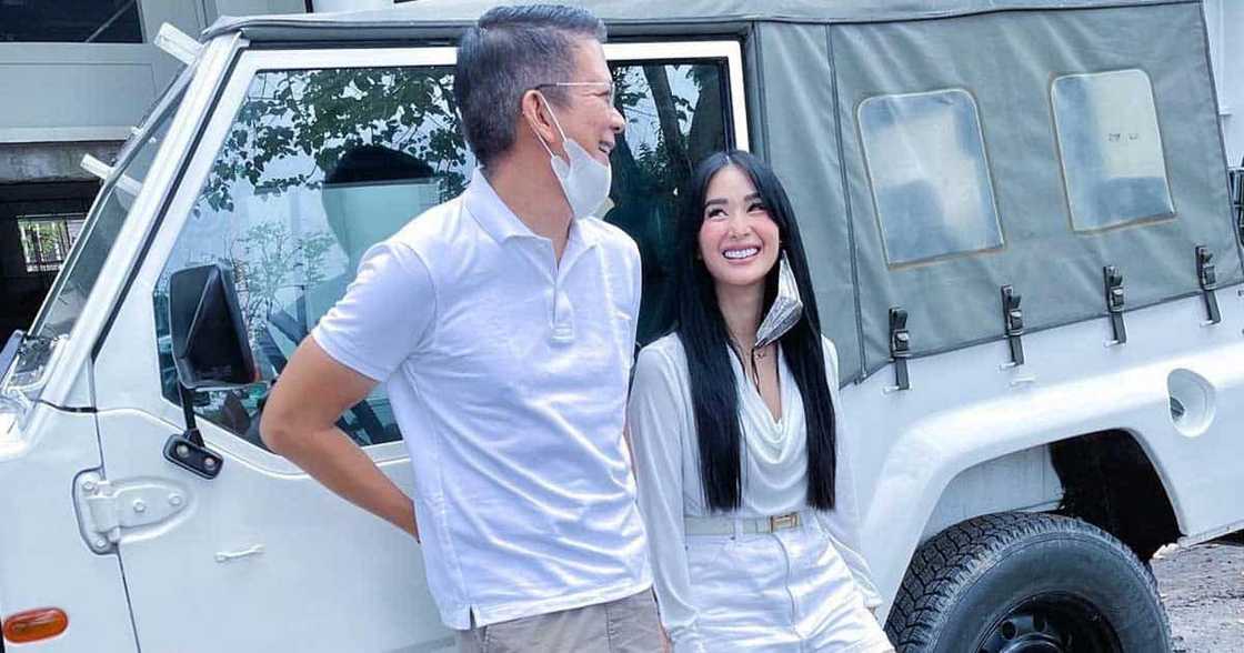 Heart Evangelista, ibinida red string bracelet worth P100; sa tabi nito ay Cartier string bracelet with charm Heart Evangelista, ibinida red string bracelet worth P100; sa tabi nito ay Cartier string bracelet with charm