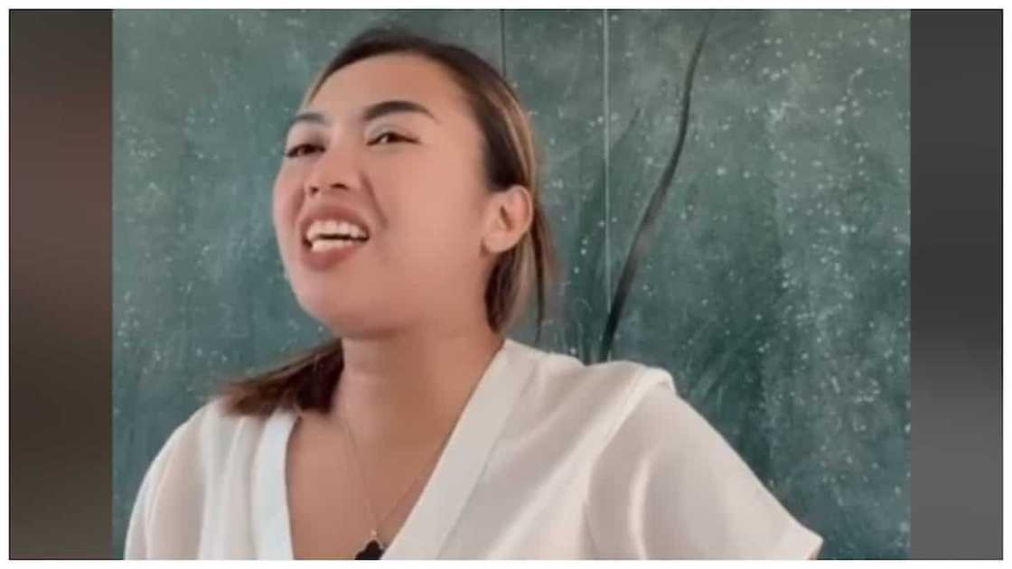 Teacher, kinagiliwan sa kakaibang pagkuha niya ng attendance sa klase Teacher, kinagiliwan sa kakaibang pagkuha niya ng attendance sa klase