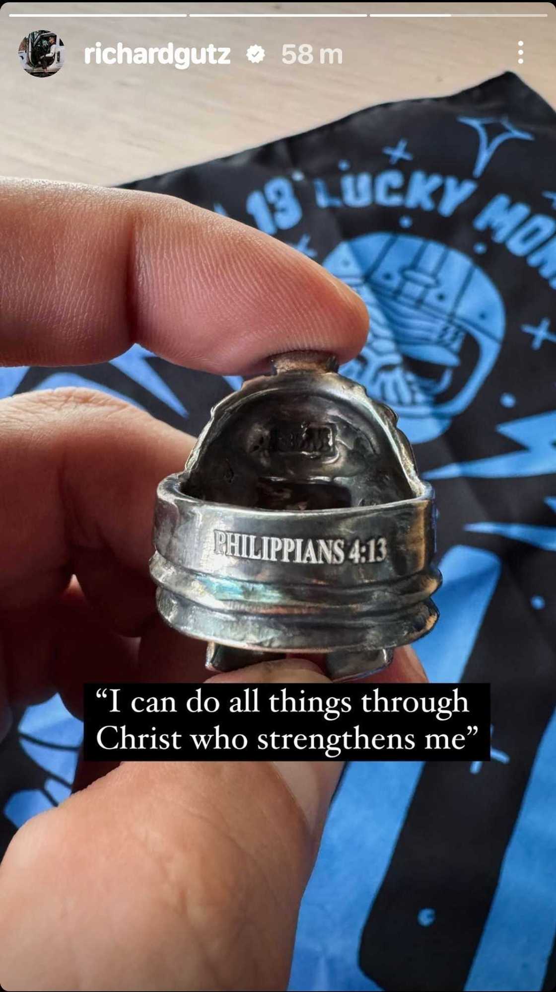 Richard Gutierrez, ibinida ang singsing niya na may Bible verse Richard Gutierrez, ibinida ang singsing niya na may Bible verse