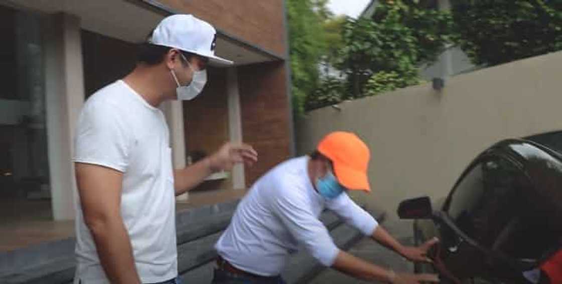 John Estrada shows Long Mejia his luxurious house & expensive cars John Estrada shows Long Mejia his luxurious house & expensive cars