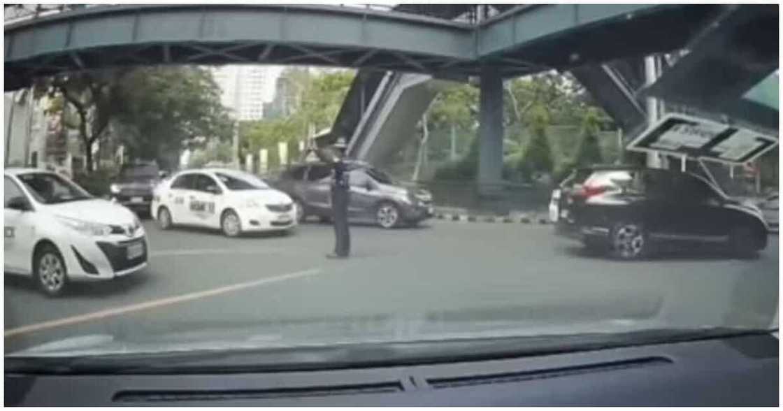 Sekyu na nabundol ng SUV, nakalabas na; sa isang interview, sinabing itutuloy nya ang demanda Sekyu na nabundol ng SUV, nakalabas na; sa isang interview, sinabing itutuloy nya ang demanda