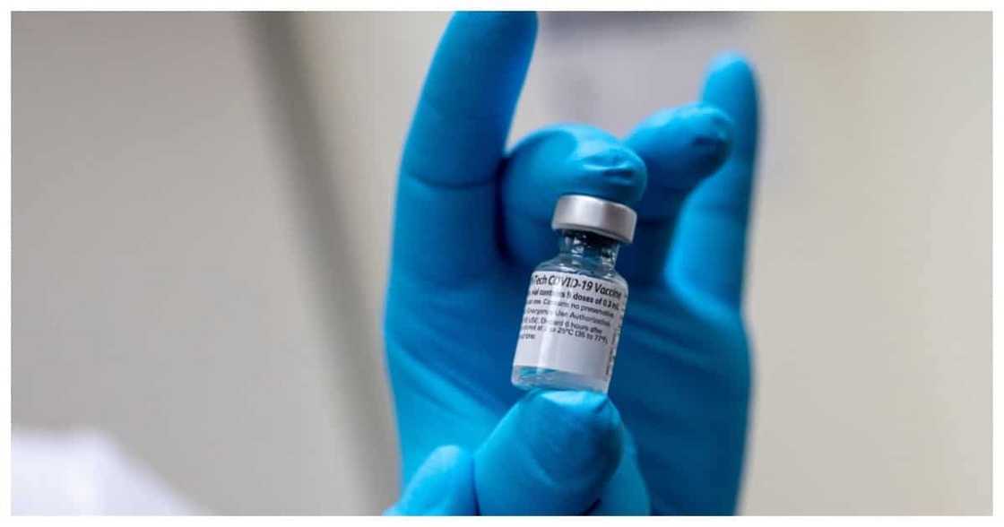 Pinoy frontliner, isa sa mga nabakunahan ng COVID vaccine sa Italy Pinoy frontliner, isa sa mga nabakunahan ng COVID vaccine sa Italy