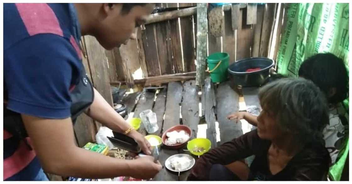 Lola na kumikita laman ng nasa ₱25 lang kada araw, natulungan ng mga netizens Lola na kumikita laman ng nasa ₱25 lang kada araw, natulungan ng mga netizens