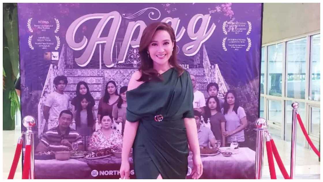 Gladys Reyes, kumasa sa Fast Talk ni Boy Abunda habang naghu-hula hoop Gladys Reyes, kumasa sa Fast Talk ni Boy Abunda habang naghu-hula hoop