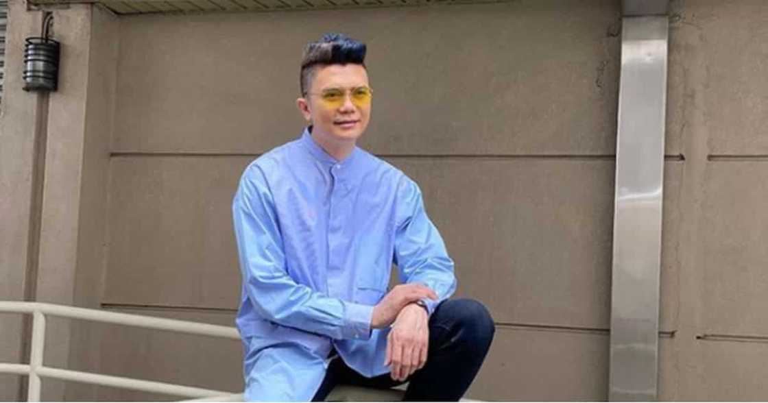 Vhong Navarro’s hilarious fall off a couch caught on cam Vhong Navarro’s hilarious fall off a couch caught on cam