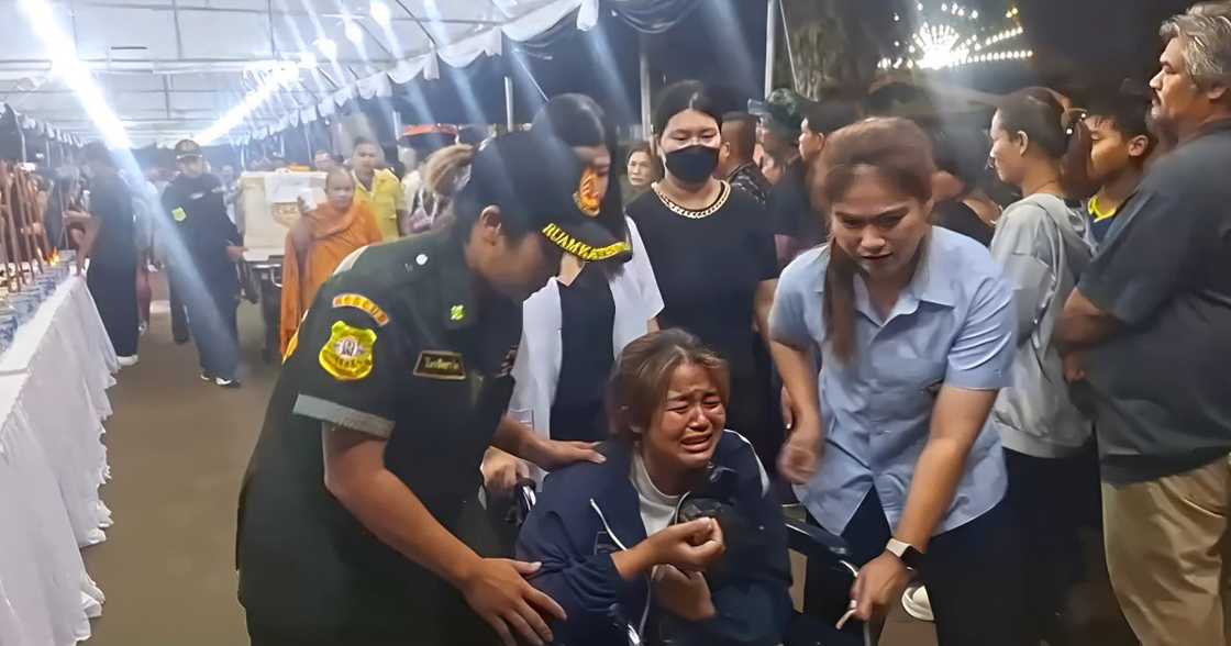 Vid ng pag-escort ng pulis sa mga labi ng Thai bus tragedy tungo sa mga kaanak, umantig sa marami