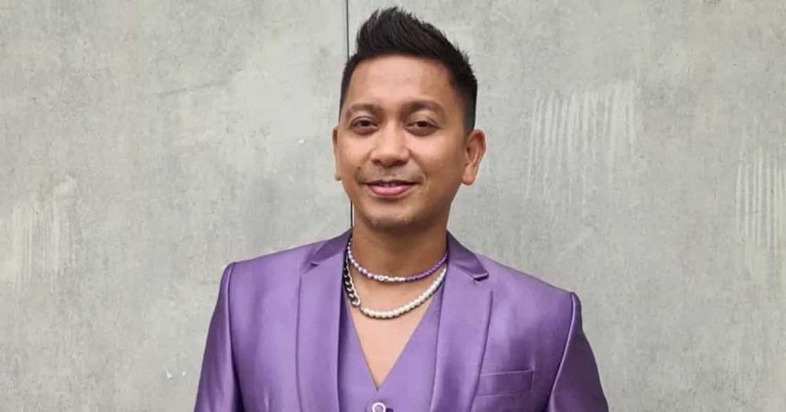 Jhong Hilario, pinakita ang nakakaaliw na pagkanta ni Baby Sari