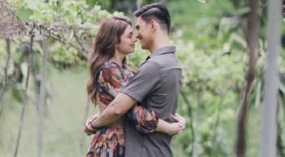 Carla Abellana, pinost ang mga kilig photos nila ni Tom Rodriguez habang enjoy sa kanilang Boracay honeymoon Carla Abellana, pinost ang mga kilig photos nila ni Tom Rodriguez habang enjoy sa kanilang Boracay honeymoon