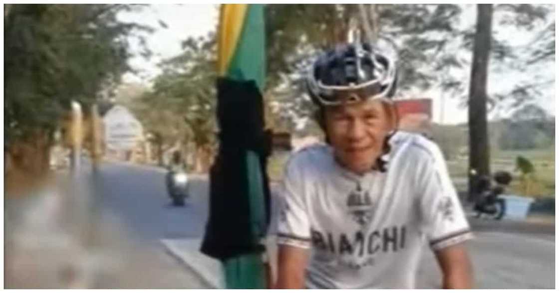 68-anyos na lolo, limang araw nagbiyahe gamit ang pedicab mula Luneta hanggang Ilocos Norte 68-anyos na lolo, limang araw nagbiyahe gamit ang pedicab mula Luneta hanggang Ilocos Norte