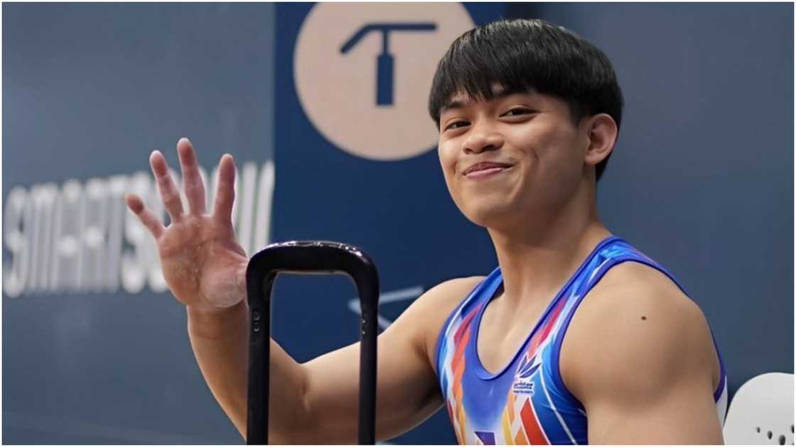 Carlos Yulo, may mensahe sa ama matapos makita ito sa Heroes' parade Carlos Yulo, may mensahe sa ama matapos makita ito sa Heroes' parade