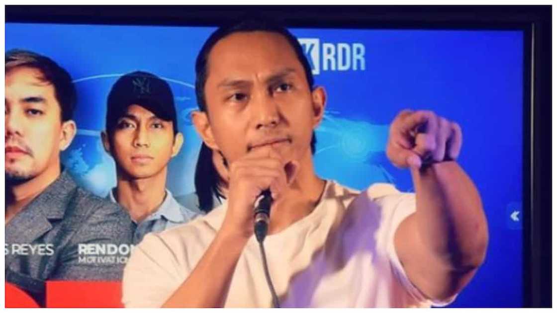 Rendon Labador, pinuri ang 'pagbawi' nina Deanna Wong at kumaway na sa ilang fans Rendon Labador, pinuri ang 'pagbawi' nina Deanna Wong at kumaway na sa ilang fans