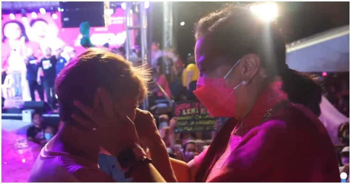 Viral video ng lola na naiyak habang nag-aabang kay VP Leni, viral Viral video ng lola na naiyak habang nag-aabang kay VP Leni, viral