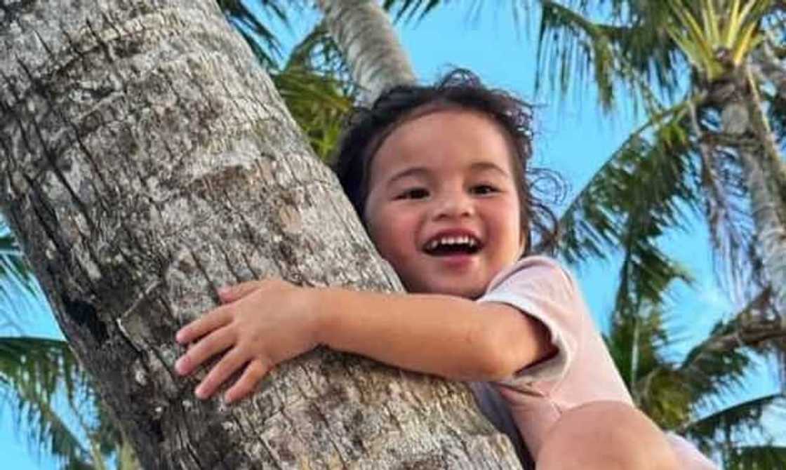 Andi Eigenmann, proud na proud kay Lilo na mahusay na sa pagsu-surf sa edad na lima Andi Eigenmann, proud na proud kay Lilo na mahusay na sa pagsu-surf sa edad na lima