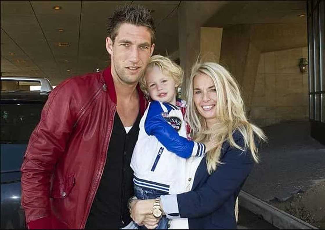 Everton players wives and girlfriends Everton players wives and girlfriends