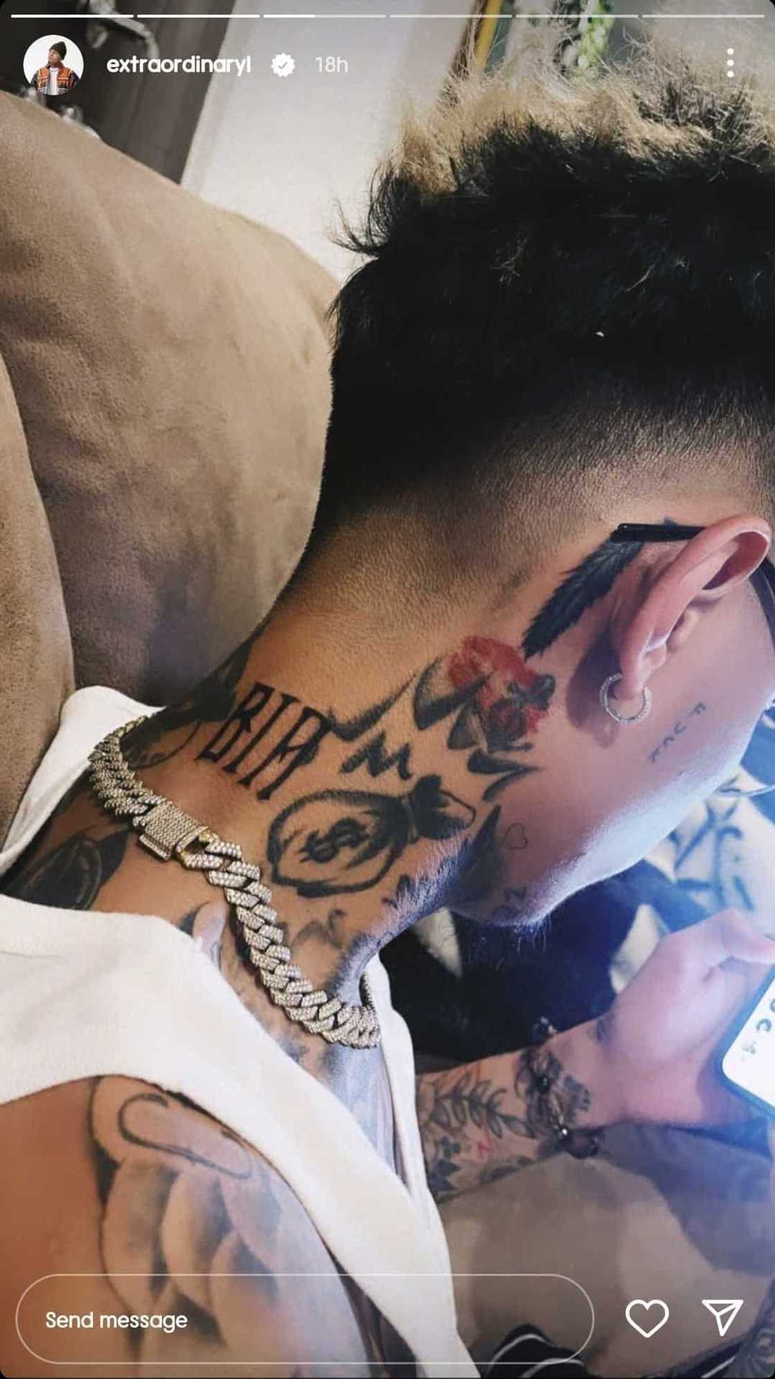 Skusta Clee, pina-tattoo ang pangalan ni Bia; pinatakpan na rin ang "Zeinab" tattoo Skusta Clee, pina-tattoo ang pangalan ni Bia; pinatakpan na rin ang "Zeinab" tattoo