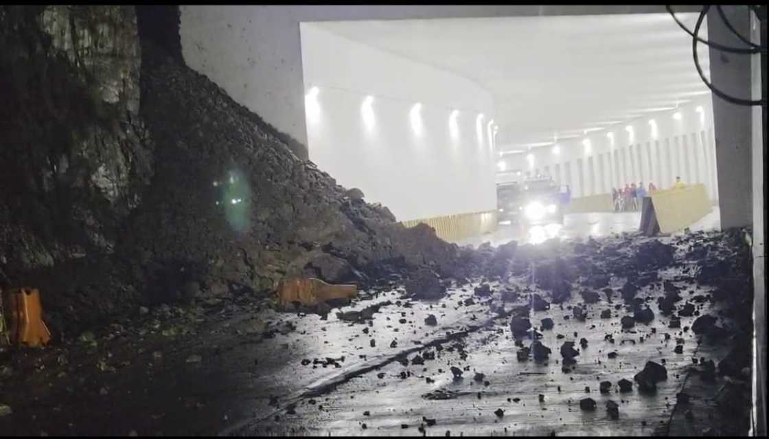 Landslide sa Camp 6 nagdulot ng pansamantalang pagsasara ng kalsada Landslide sa Camp 6 nagdulot ng pansamantalang pagsasara ng kalsada