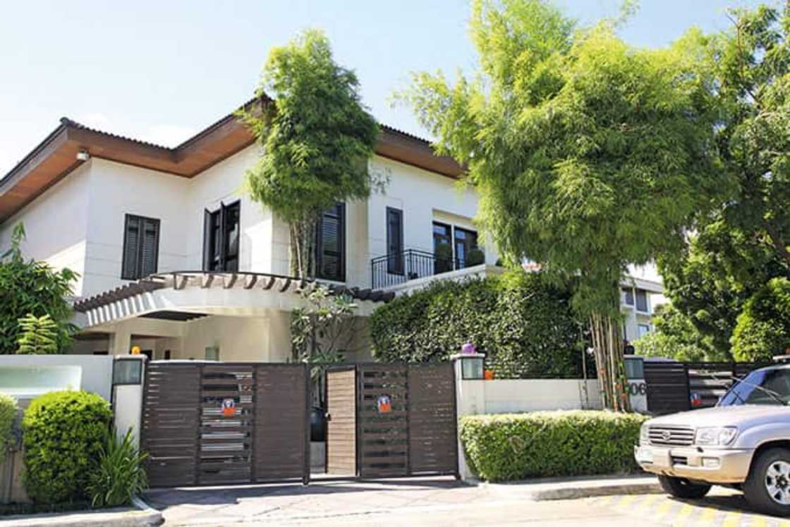 Grabe ang bongga ng "heritage house" ng superstar na ito! Grabe ang bongga ng "heritage house" ng superstar na ito!
