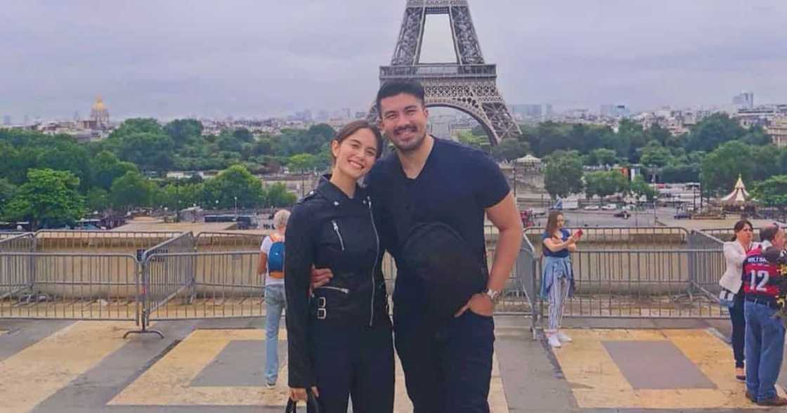 Luis Manzano, ibinida ang kanyang blooming na misis at ang baby bump nito Luis Manzano, ibinida ang kanyang blooming na misis at ang baby bump nito