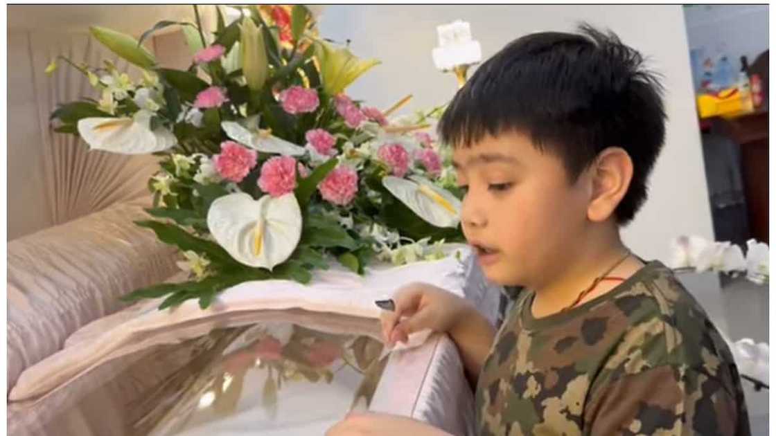 Bunsong anak ni Andrew Schimmer, nag-birthday sa burol ng kanyang Mommy Jho Bunsong anak ni Andrew Schimmer, nag-birthday sa burol ng kanyang Mommy Jho