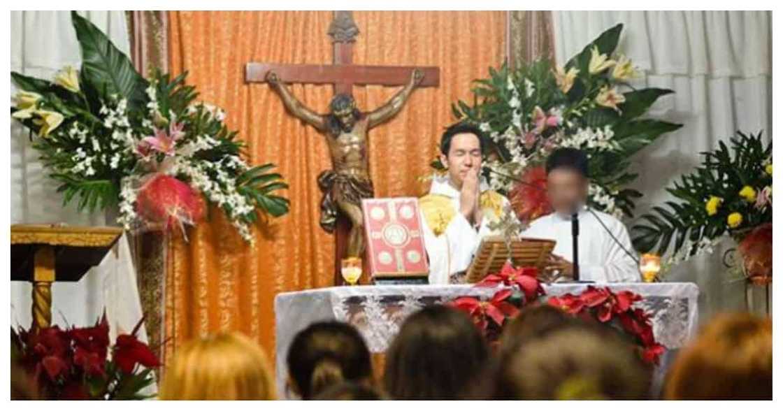 Di umano'y pari na aminadong 'gay', sinasabing di raw kasalanan ang maging LGBTQ Di umano'y pari na aminadong 'gay', sinasabing di raw kasalanan ang maging LGBTQ