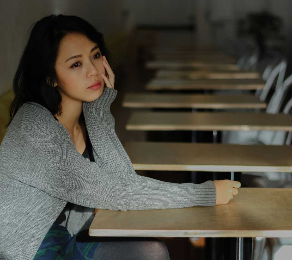 A sad lady at a cafe