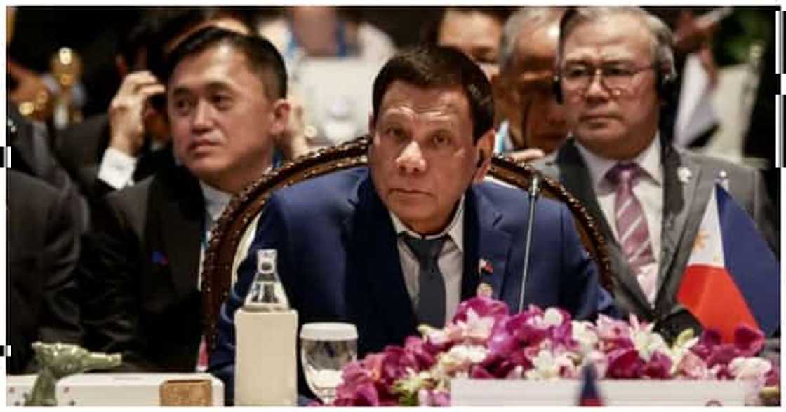 Pangulong Rodrigo Duterte, nag-file ng COC sa pagka-senador Pangulong Rodrigo Duterte, nag-file ng COC sa pagka-senador