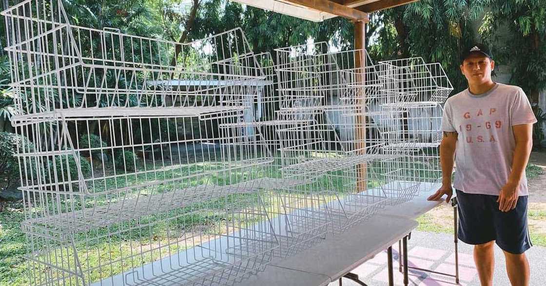 Kier Legaspi, na-inspire sa Maginhawa community pantry; para makatulong, bumuo ng sariling diskarte Kier Legaspi, na-inspire sa Maginhawa community pantry; para makatulong, bumuo ng sariling diskarte