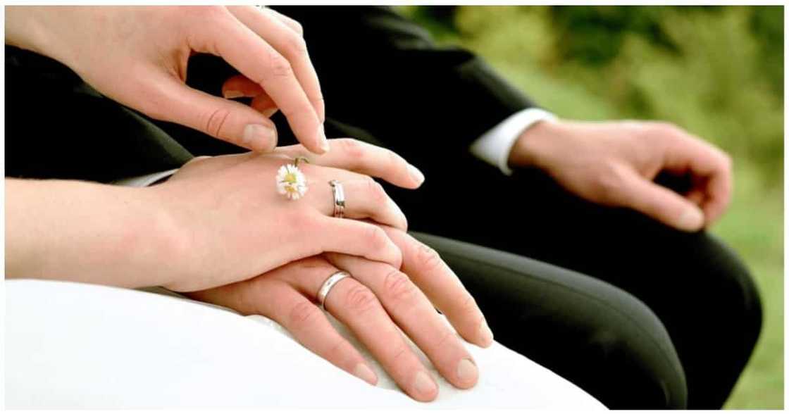 Groom, muntik nang maikasal sa iba dahil sa maling direksyon ng Google Map Groom, muntik nang maikasal sa iba dahil sa maling direksyon ng Google Map