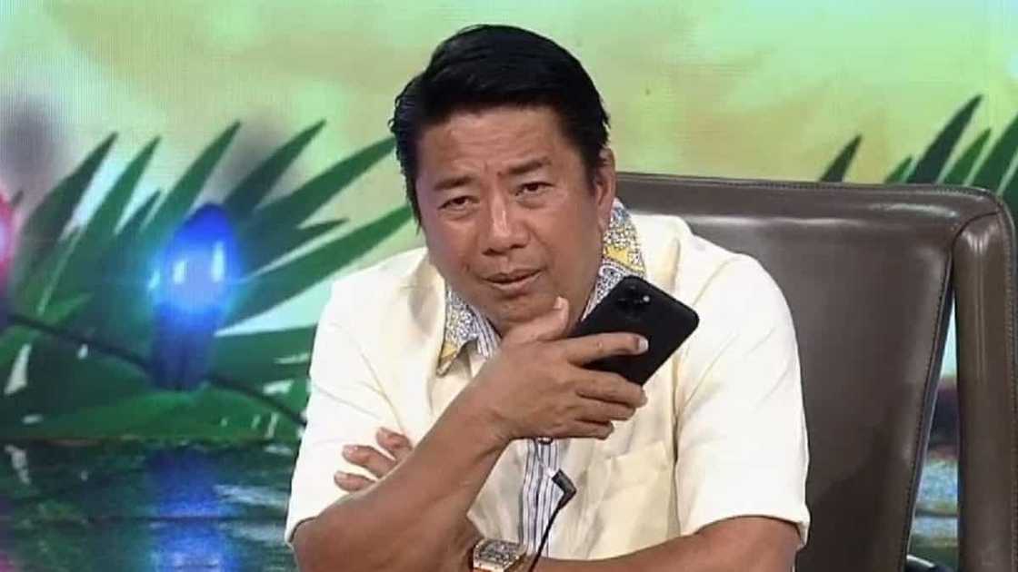 Willie Revillame, naudlot ang show dahil umano sa nakakalulang talent fee ayon kay Cristy Willie Revillame, naudlot ang show dahil umano sa nakakalulang talent fee ayon kay Cristy