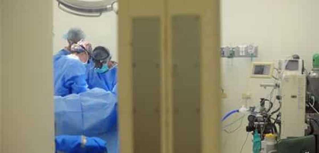 Sorry lang? Mga doktor, inoperahan maling parte ng ari ng 2-yr-old, naiwan siyang inutil habambuhay Sorry lang? Mga doktor, inoperahan maling parte ng ari ng 2-yr-old, naiwan siyang inutil habambuhay