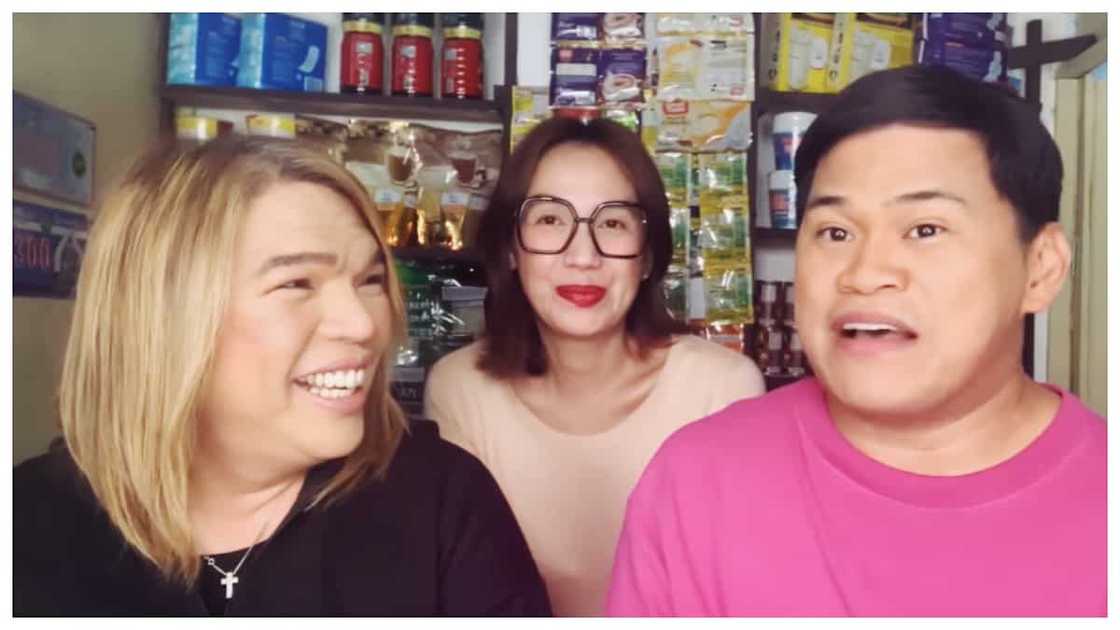 Ogie Diaz, 'kusang' manonood ng Katips; "kami 'di kailangan ng passes" Ogie Diaz, 'kusang' manonood ng Katips; "kami 'di kailangan ng passes"
