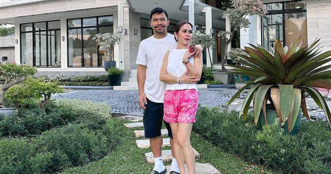 Manny Pacquiao, tinuldukan ang tsismis na hiwalay na sila ni Jinkee, nag-post ng sweet photo nilang mag-asawa