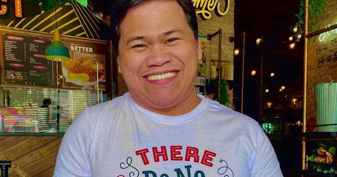 Ogie Diaz, muling nagpatutsada sa umano’y pagi-edit ng iba sa mga drone shots sa mga rally ni VP Leni Robredo Ogie Diaz, muling nagpatutsada sa umano’y pagi-edit ng iba sa mga drone shots sa mga rally ni VP Leni Robredo