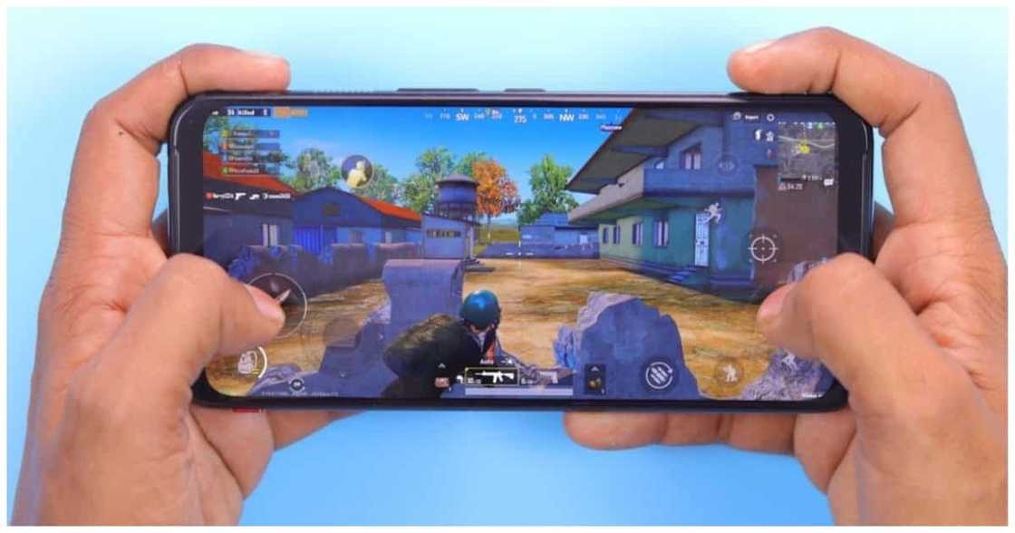 OFW, ibinahagi ang lagay ng anak na na-ospital sa sobrang kakalaro umano ng mobile games OFW, ibinahagi ang lagay ng anak na na-ospital sa sobrang kakalaro umano ng mobile games