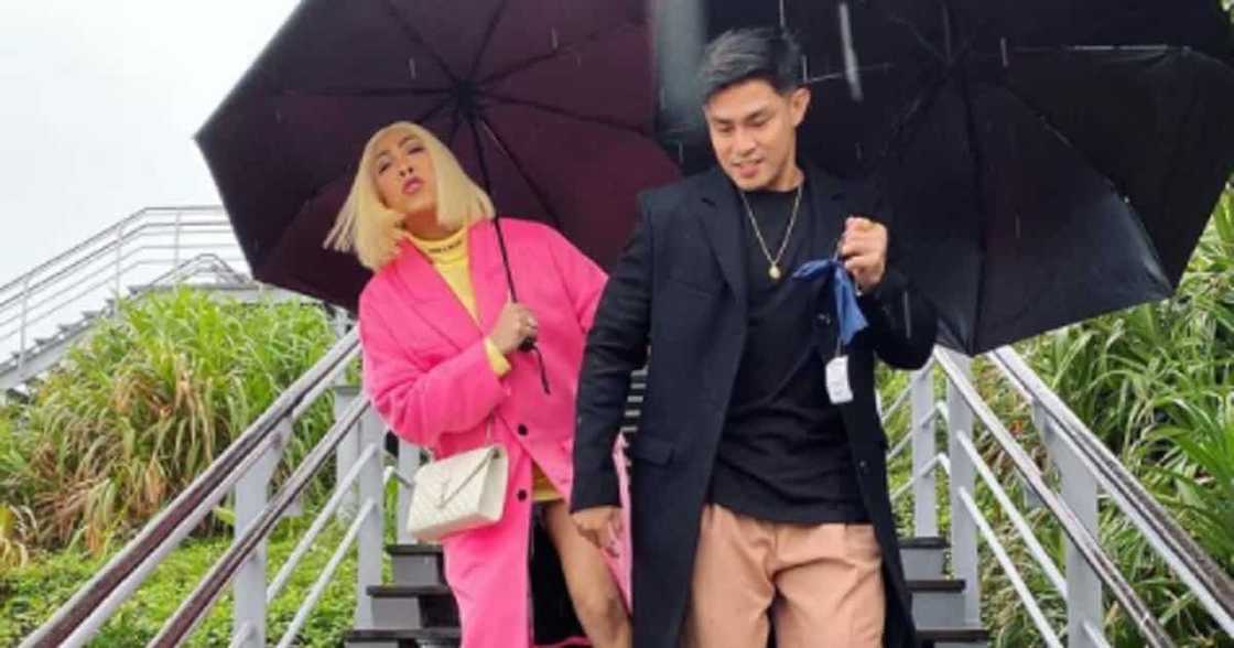 Vice Ganda at Ion Perez, super sweet sa bakasyon nila sa bonggang beach Vice Ganda at Ion Perez, super sweet sa bakasyon nila sa bonggang beach