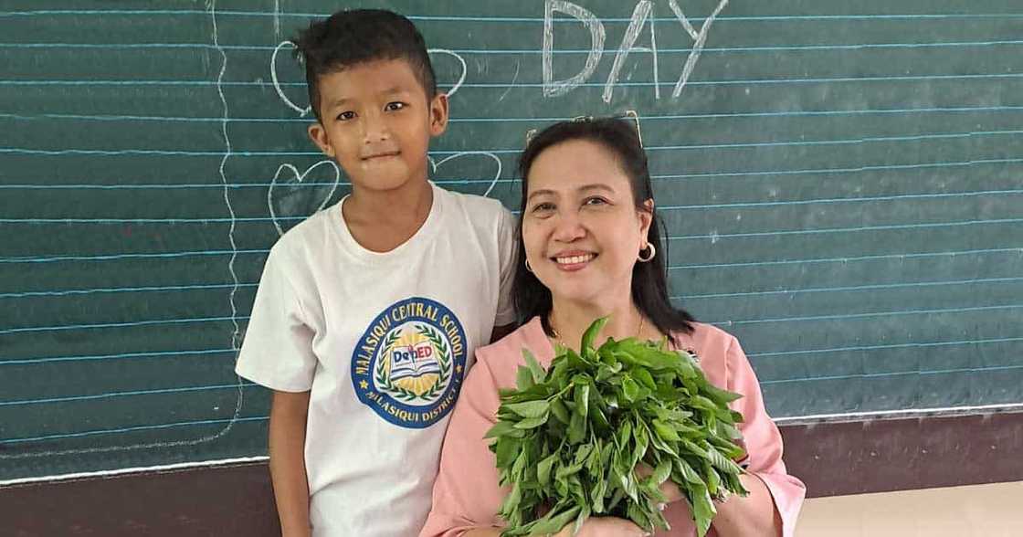 Titser na nakatanggap ng saluyot mula estudyanteng walang pambili ng rosas sa Teacher’s Day, viral