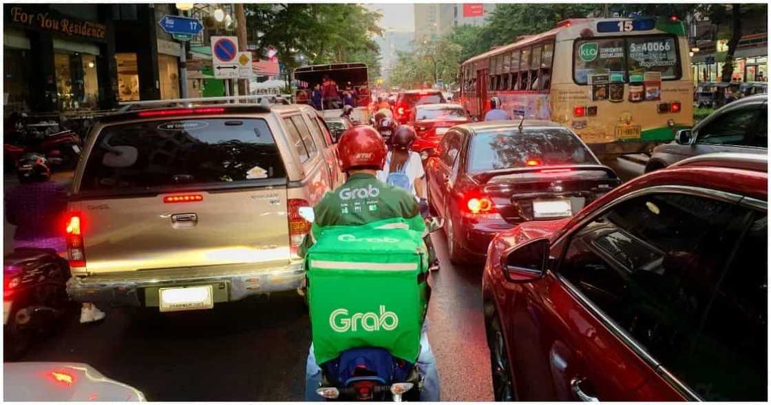 Delivery rider, aminadong naiyak sa prank ng isang customer noong April Fools' Day Delivery rider, aminadong naiyak sa prank ng isang customer noong April Fools' Day