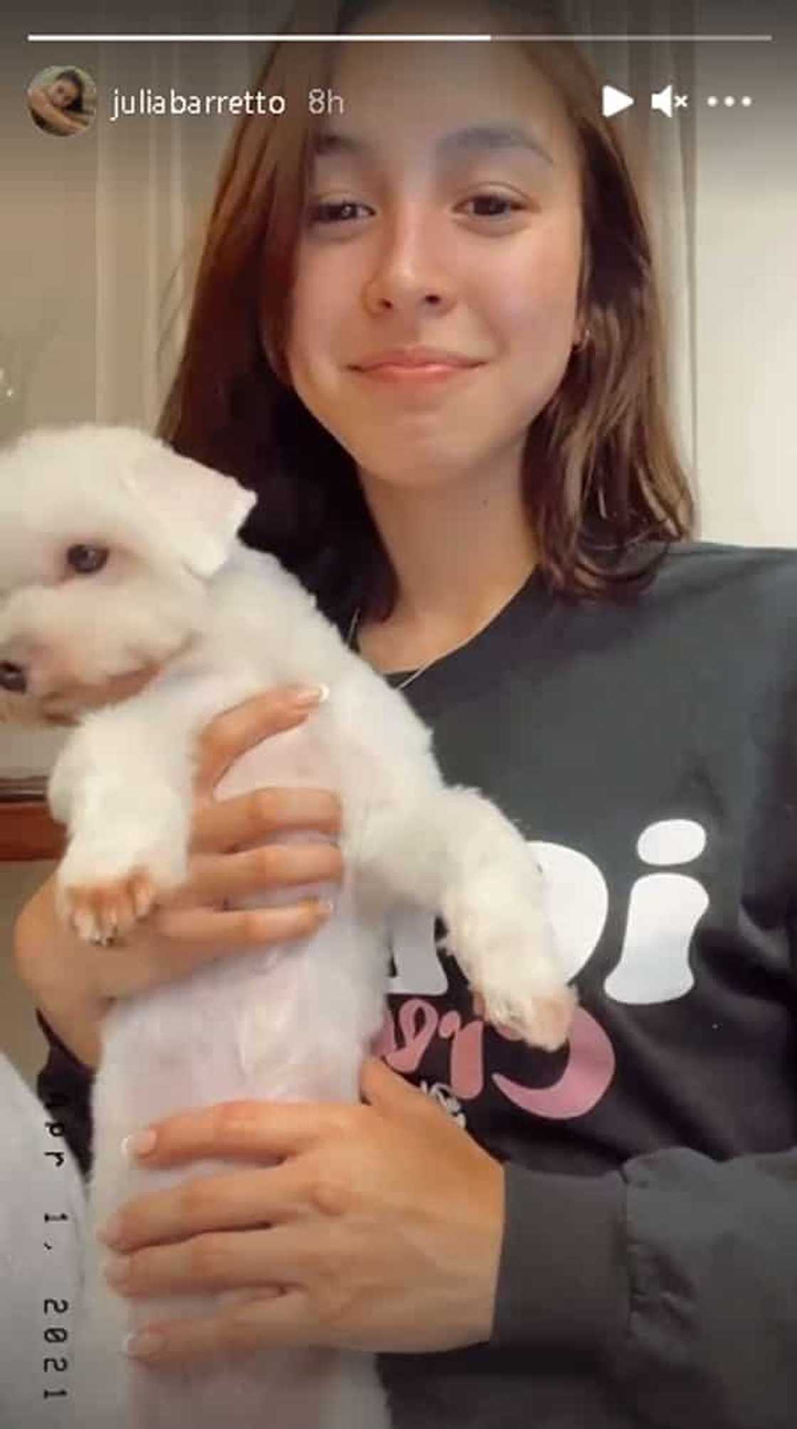 Video of puffy-eyed Julia Barretto hugging her dog goes viral amid Gerald and Yam's "maiinit" scenes Video of puffy-eyed Julia Barretto hugging her dog goes viral amid Gerald and Yam's "maiinit" scenes