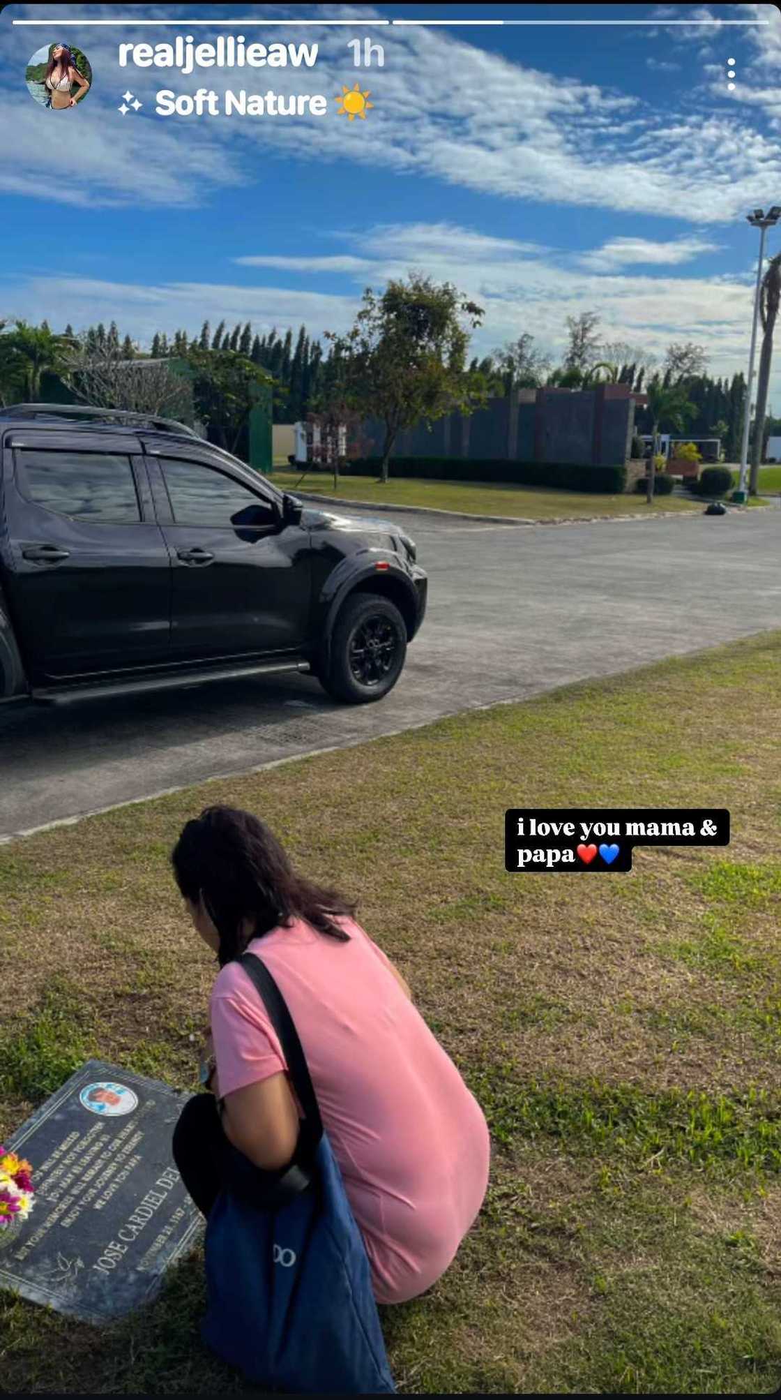Jellie Aw, may nakakaantig na mensahe para sa ina at yumaong ama Jellie Aw, may nakakaantig na mensahe para sa ina at yumaong ama