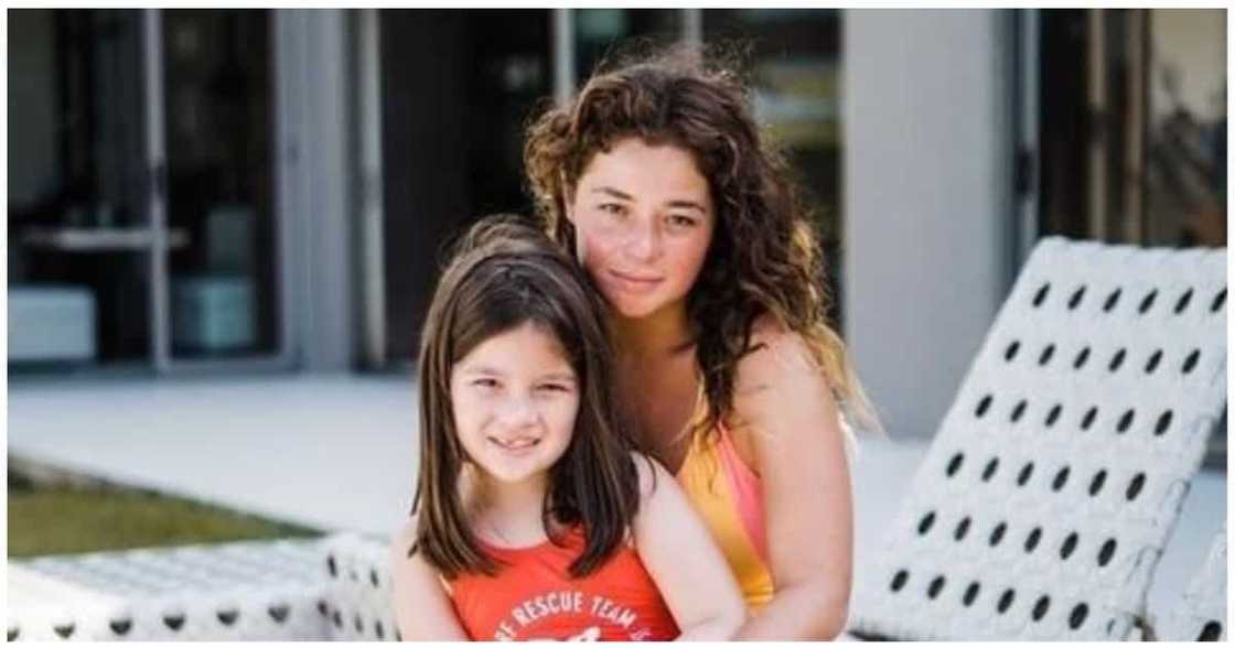 Andi Eigenmann, ibinahagi ang throwback photo ng unang TVC shoot nila ni Ellie Andi Eigenmann, ibinahagi ang throwback photo ng unang TVC shoot nila ni Ellie