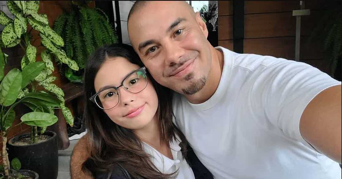 Kendra Kramer, "carbon copy" ng kanyang daddy sa binahaging picture ni Doug Kramer Kendra Kramer, "carbon copy" ng kanyang daddy sa binahaging picture ni Doug Kramer