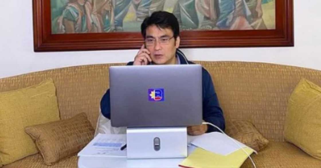 Bong Revilla, inasar si Lani Mercado tungkol sa kissing scene nila ni Sanya Lopez Bong Revilla, inasar si Lani Mercado tungkol sa kissing scene nila ni Sanya Lopez