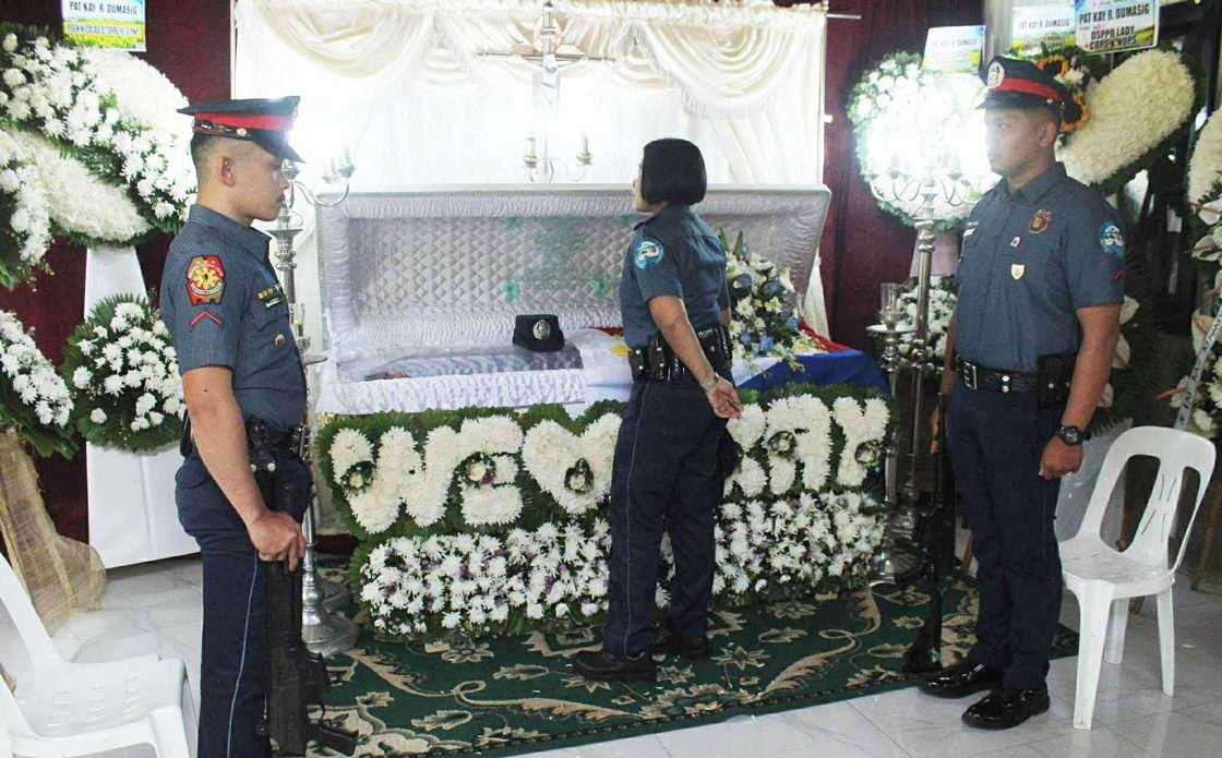 28-anyos na policewoman, nasawi matapos mabaril ng sarili habang naghahanda sa operasyon 28-anyos na policewoman, nasawi matapos mabaril ng sarili habang naghahanda sa operasyon
