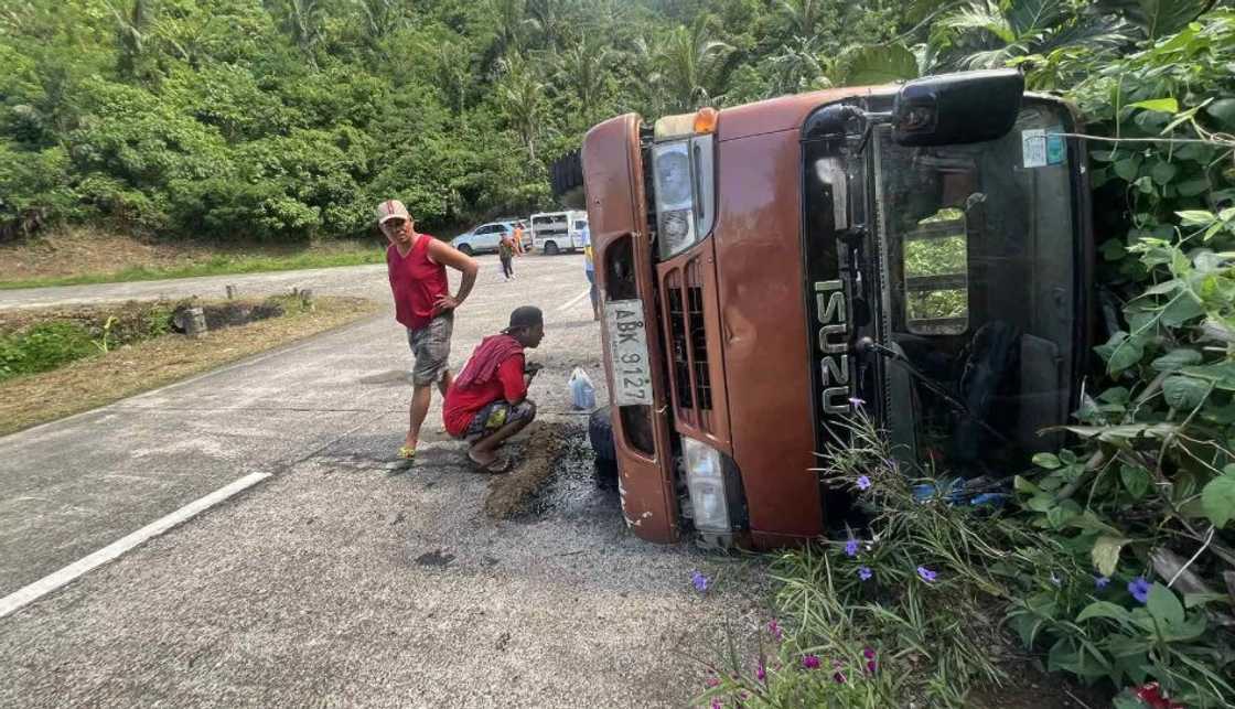 23 estudyante sugatan matapos mawalan ng preno ang trak sa Catanduanes