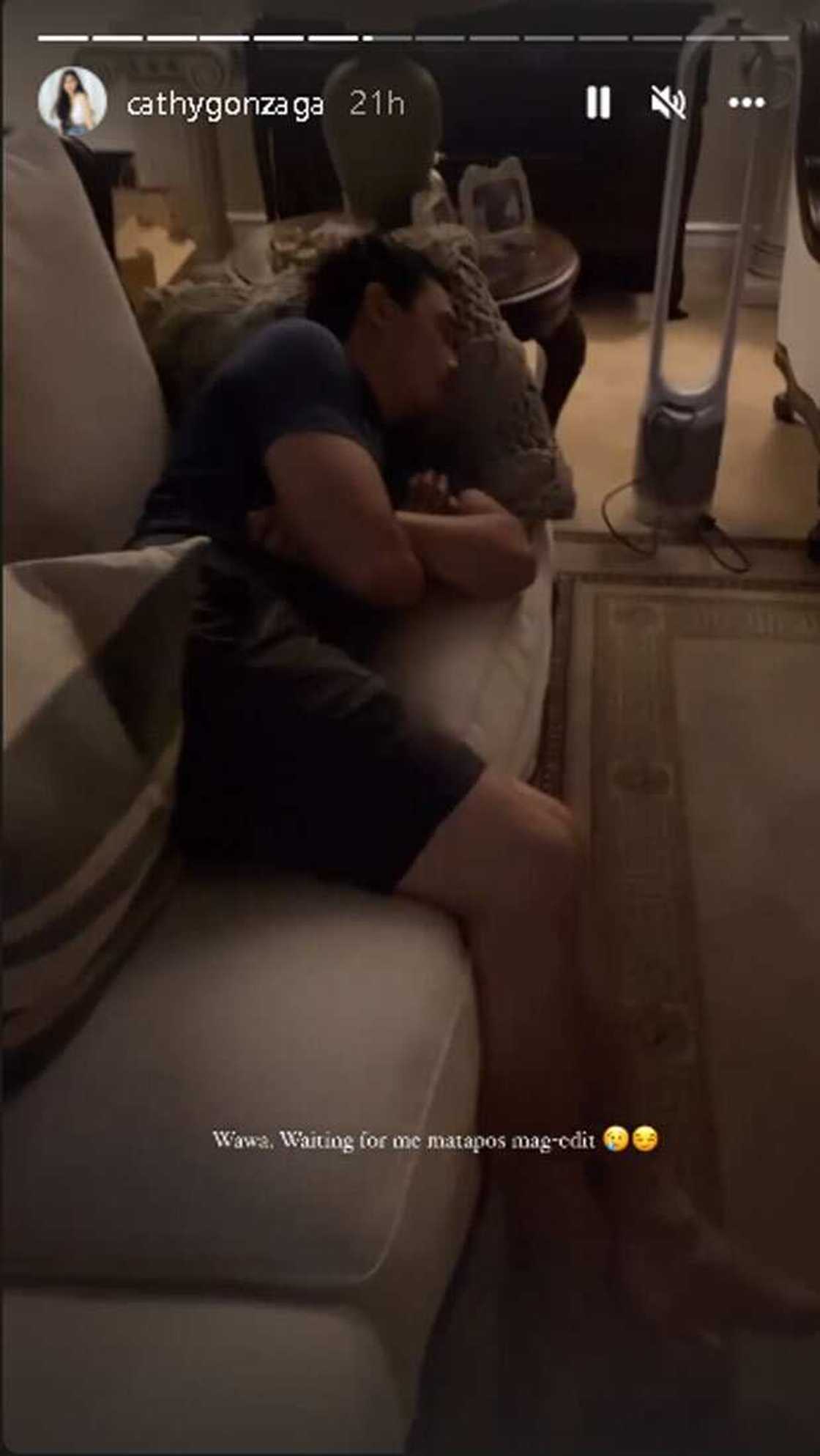 Alex Gonzaga, naawa sa asawang nakatulog sa sofa kakahintay sa kanya matapos mag-edit Alex Gonzaga, naawa sa asawang nakatulog sa sofa kakahintay sa kanya matapos mag-edit