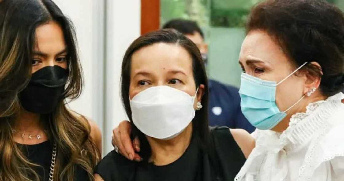 Big-time celebrities & politicians get emotional at Susan Roces’ wake Big-time celebrities & politicians get emotional at Susan Roces’ wake