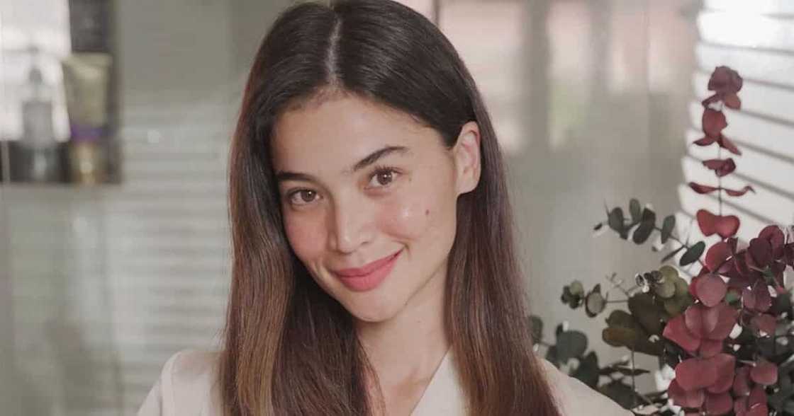 Anne Curtis gets interrupted by baby Dahlia while shooting a promotion video Anne Curtis gets interrupted by baby Dahlia while shooting a promotion video