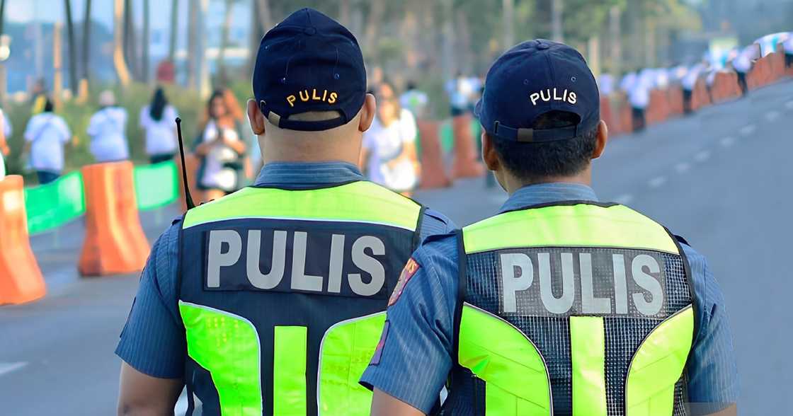 Murder case suspects file coercion charges against eight Navotas cops; they were allegedly tortured Murder case suspects file coercion charges against eight Navotas cops; they were allegedly tortured