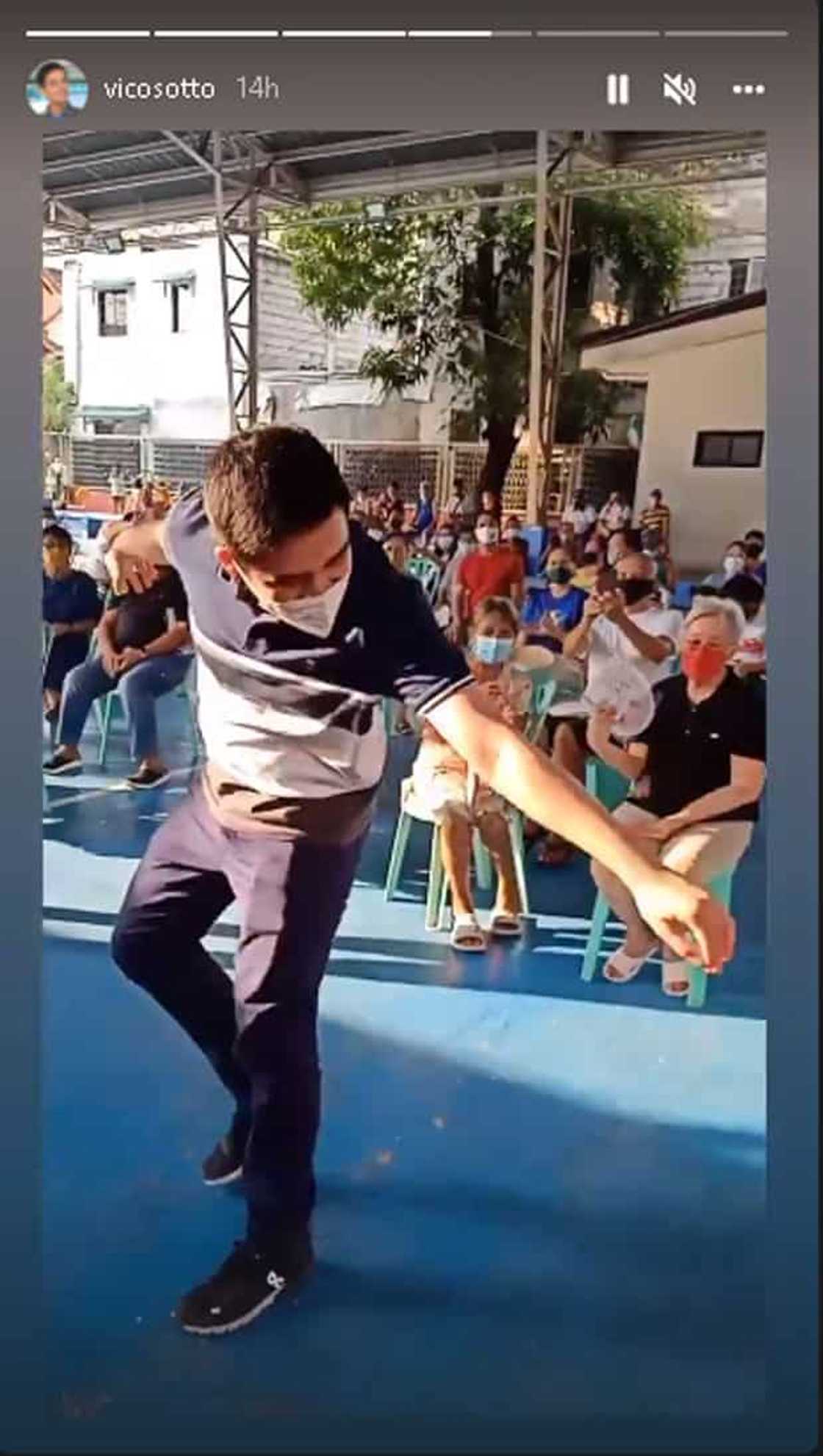 Mayor Vico Sotto, nawindang sa pagsulpot ng kapatid ng batang hawak niya: "Hinablot ng kuya" Mayor Vico Sotto, nawindang sa pagsulpot ng kapatid ng batang hawak niya: "Hinablot ng kuya"